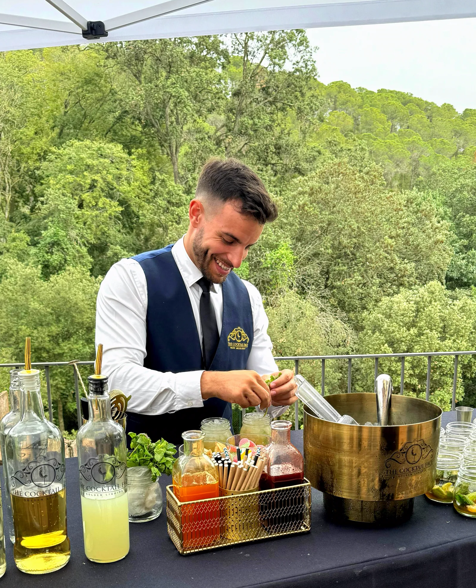 Mojito bar montado al aire libre en una villa